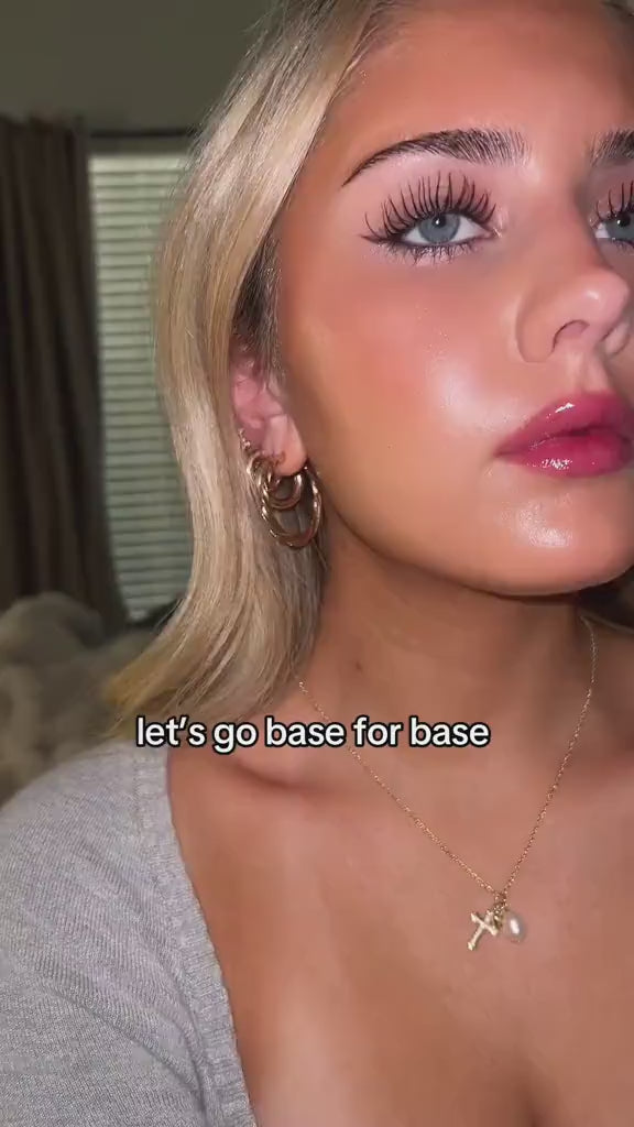 UltraGlow Air Cushion Foundation Moisturizing, Lightweight & Skin Perfecting Finish video